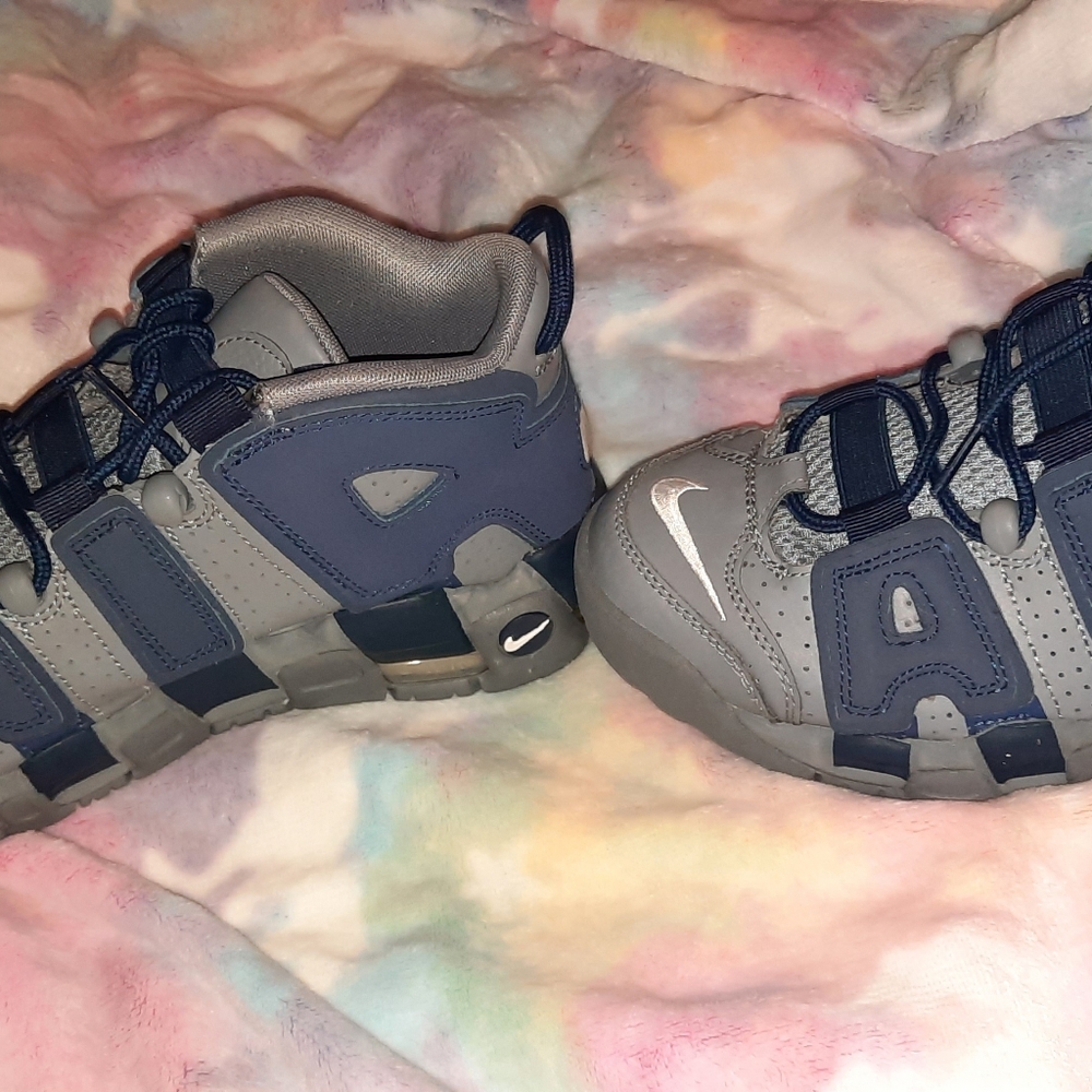 Shoes - Picture 7 of 8
